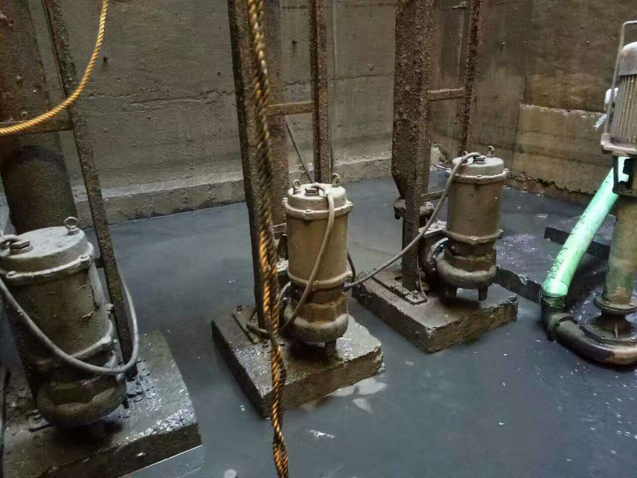 加查污水池清理